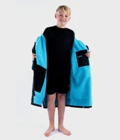Dryrobe Advance Kids Short Sleeve BLACK BLUE 8 Dryrobe Advance Kids Short Sleeve BLACK BLUE -Vango || Kampa || Outwell Shop SS Black Blue 2 2024x2024 d5df1ff3 7d9a 479b 9a2b f57674f9865b