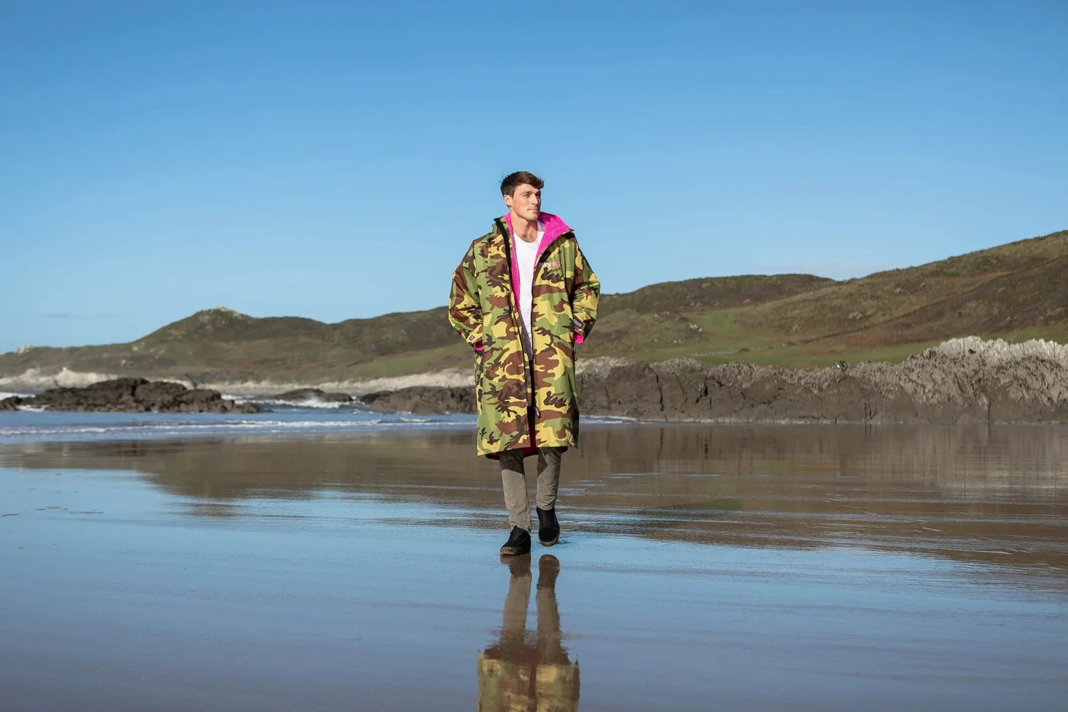 Dryrobe Advance Long Sleeve Camouflage Pink - RECYCLED 7 Dryrobe Advance Long Sleeve Camouflage Pink - RECYCLED - Image 7