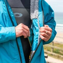 Osprey Unisex Changing Robe Teal -Vango || Kampa || Outwell Shop su4052 56 changing robe lifestyle 2